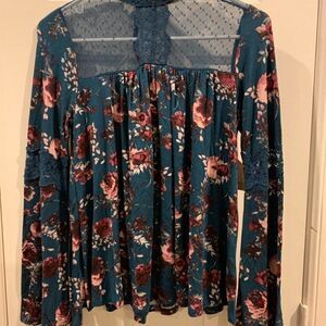 Taylor and Sage Flare Arm Top